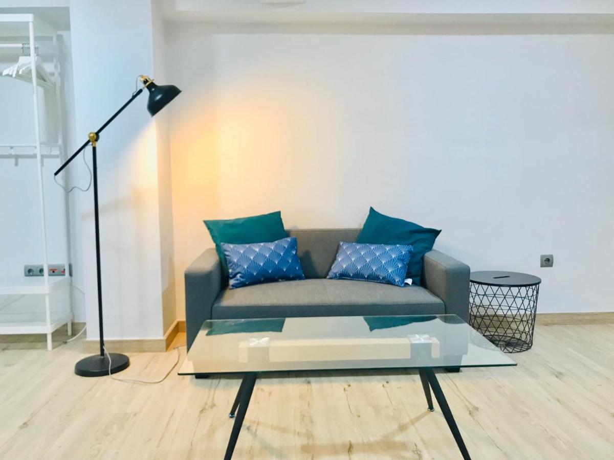 Modern & Spacious Apartment In Plaza De La Merced Málaga Exterior foto